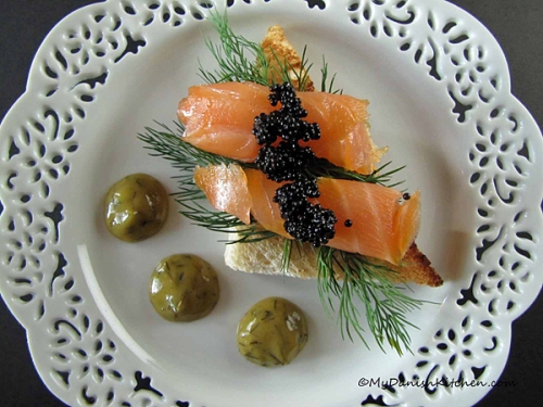 Smørrebrød with Smoked Salmon, Caviar and Dill Mustard